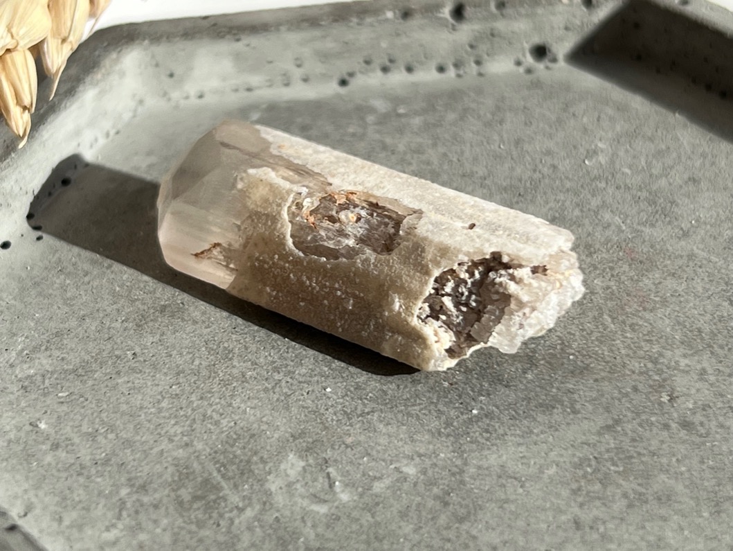 Данбурит, кристалл 4,3 х 1,4 х 1 см KR-0027, фото 1