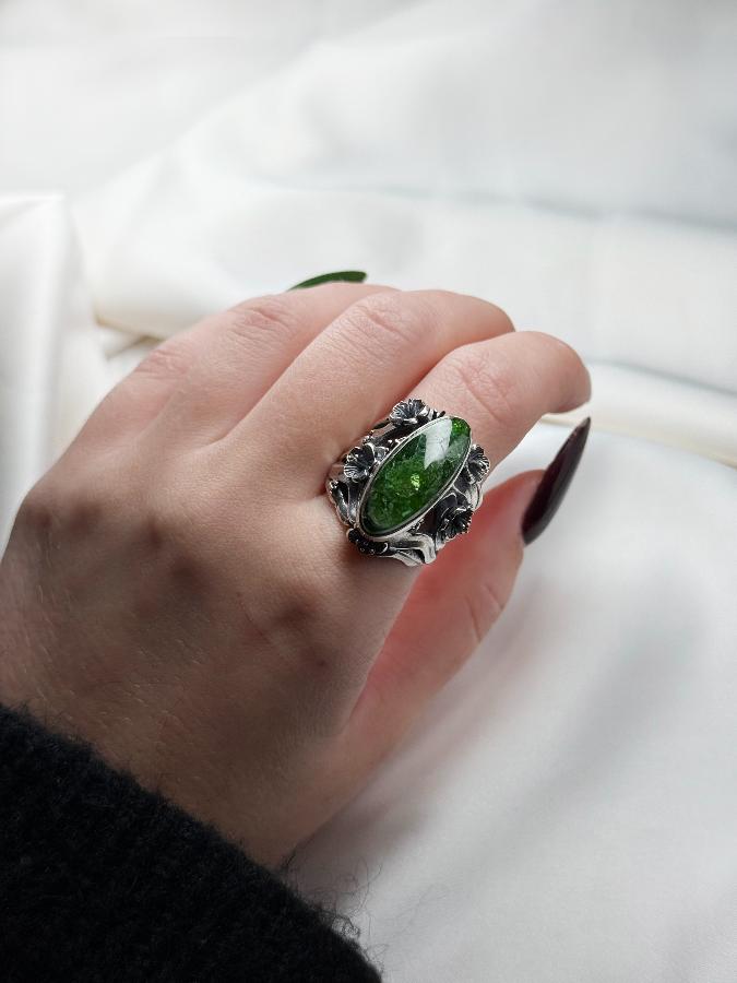 купить Кольцо из серебра с хромдиопсидом, 18 размер , фото 5