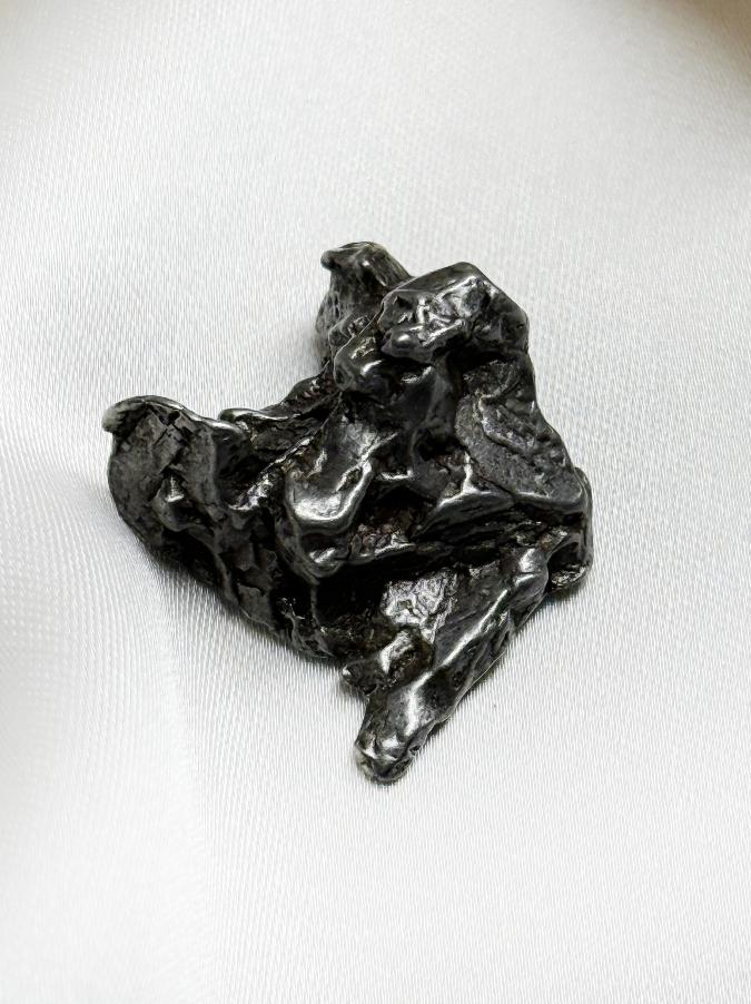 Метеорит, 1,6 х 2 х 1 см MT-0055, фото 1