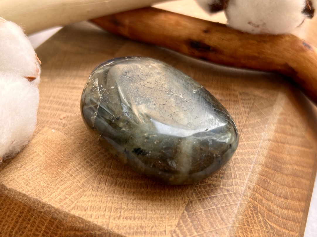 Лунный камень, полировка 1,7 х 3,8 х 5,1 см POL-0252, фото 3