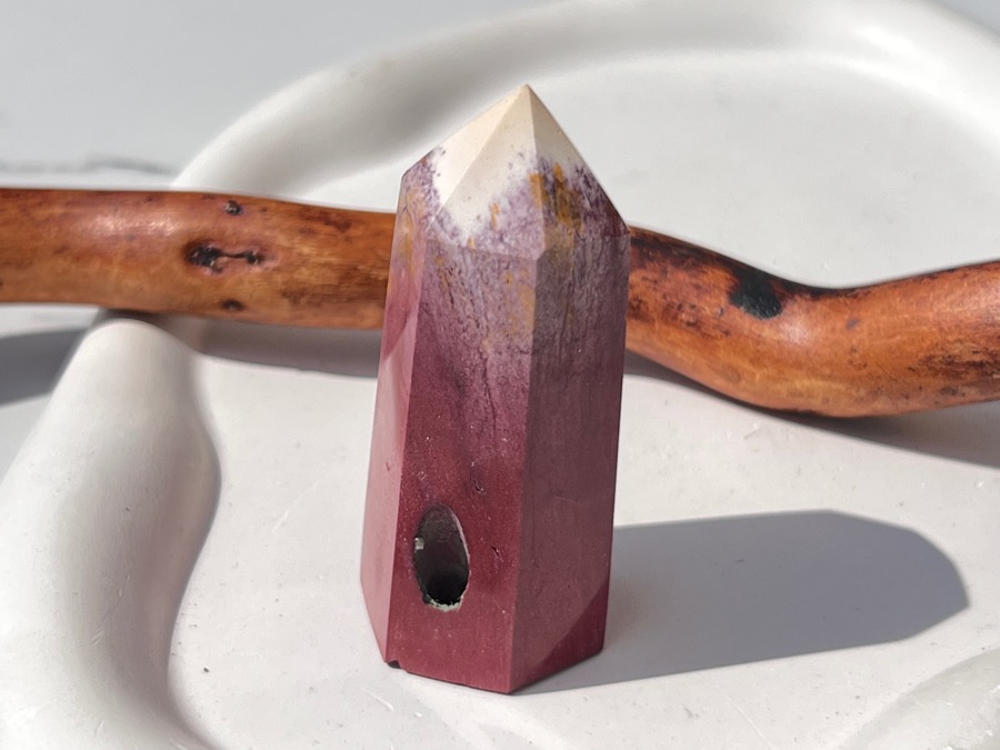 Столбик (обелиск) из мукаита (австралийская яшма), 2,4 х 2,8 х 6,1 см ST-0208, фото 1