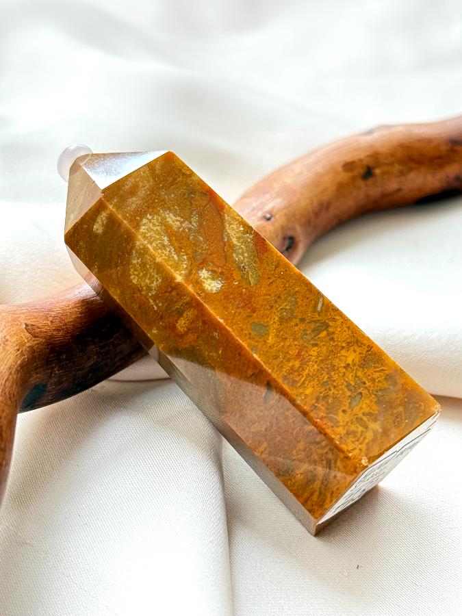 Столбик (обелиск) из яшмы (мукаит),6,5 х 2,5 см ST-0020, фото 2