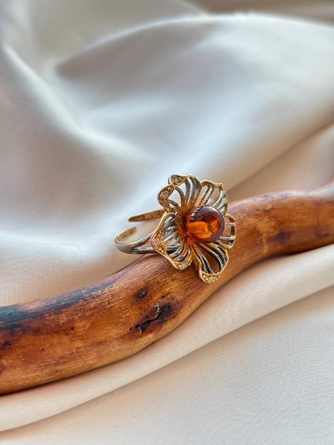 купить Кольцо из серебра с красным янтарем  , фото 1