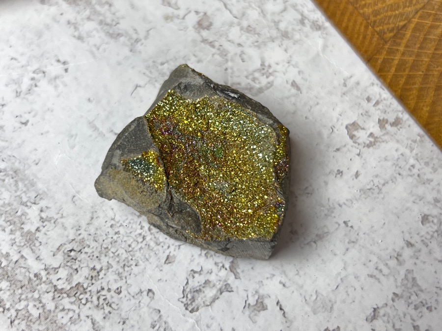 Спектропирит (радужный пирит), 1,9 х 3,5 х 3,6 см OBM-1273, фото 1