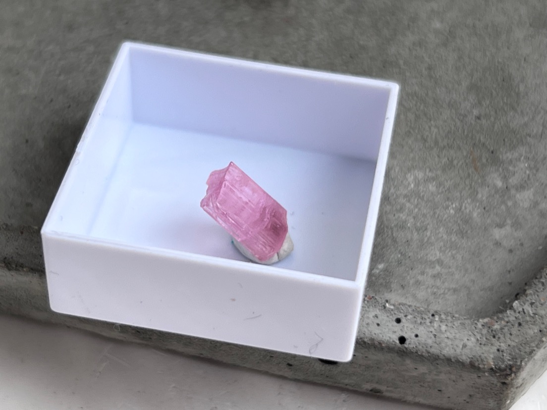 Образец розового турмалина (рубеллит) в пластиковом боксе OBM-0787, фото 4