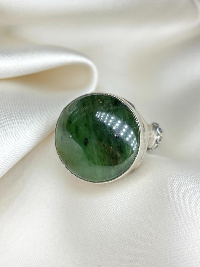 купить Кольцо из серебра с нефрит, 17,5 размер , фото 1