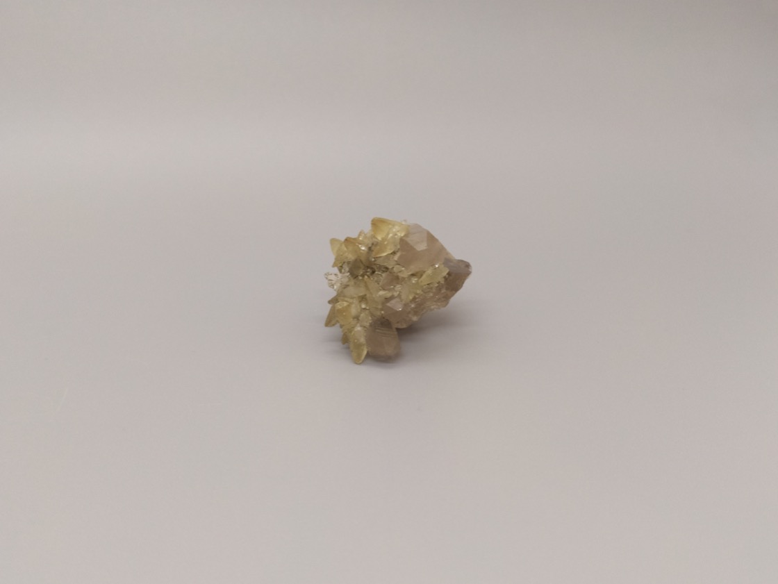 Кварц, кальцит с пиритом, сросток кристаллов 2,7х2,7х3,0 см 2020136, фото 2