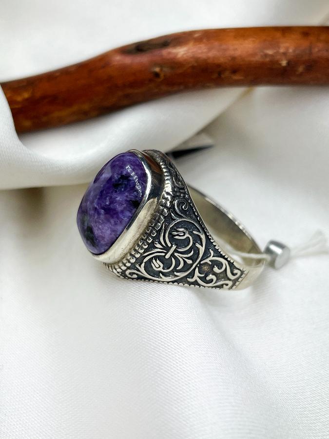 купить Кольцо-печатка из серебра с чароитом,20,5 размер , фото 2