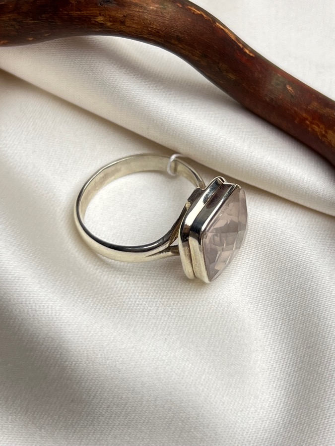 Кольцо из серебра с розовым кварцем в огранке, 18,75 размер U-1548, фото 4