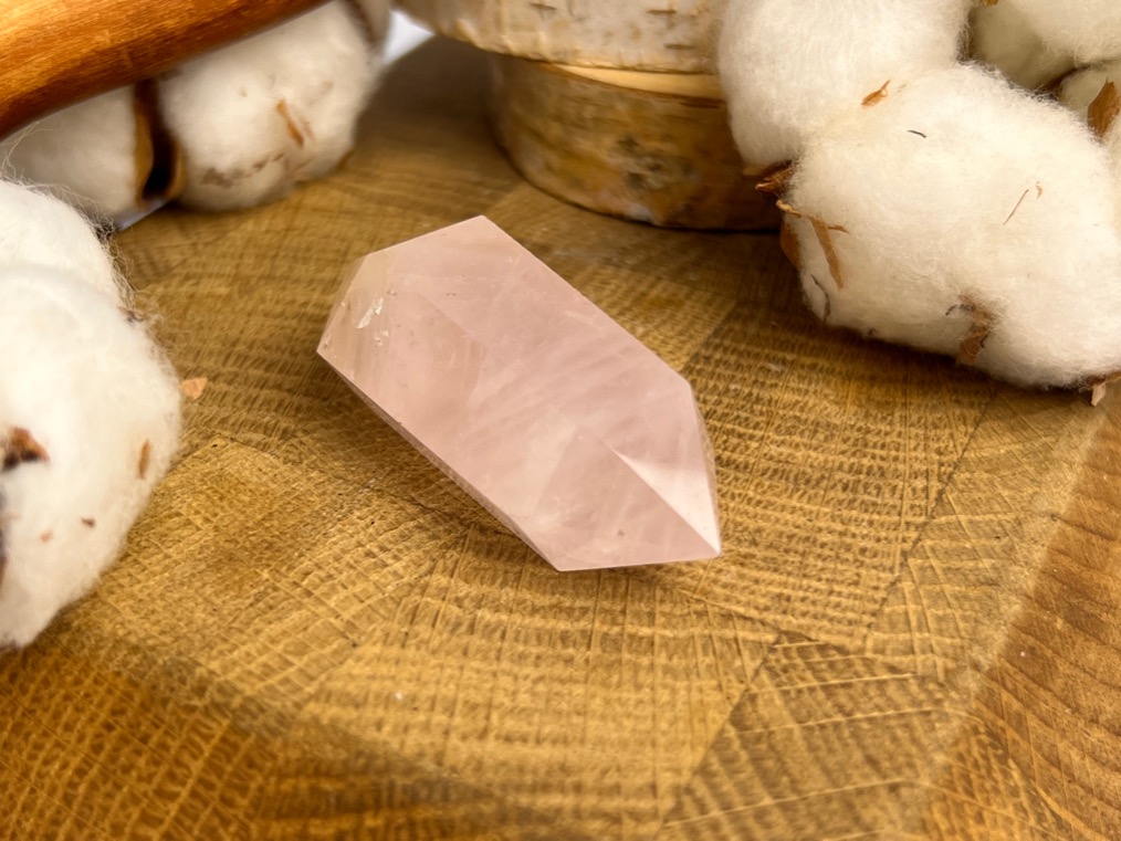 Розовый кварц в форме двухголового кристалла, 1,5 х 2 х 5 см GAR-0047, фото 3