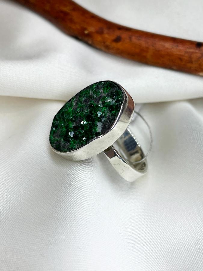 купить Кольцо из серебра с уваровитом, 20 размер , фото 2