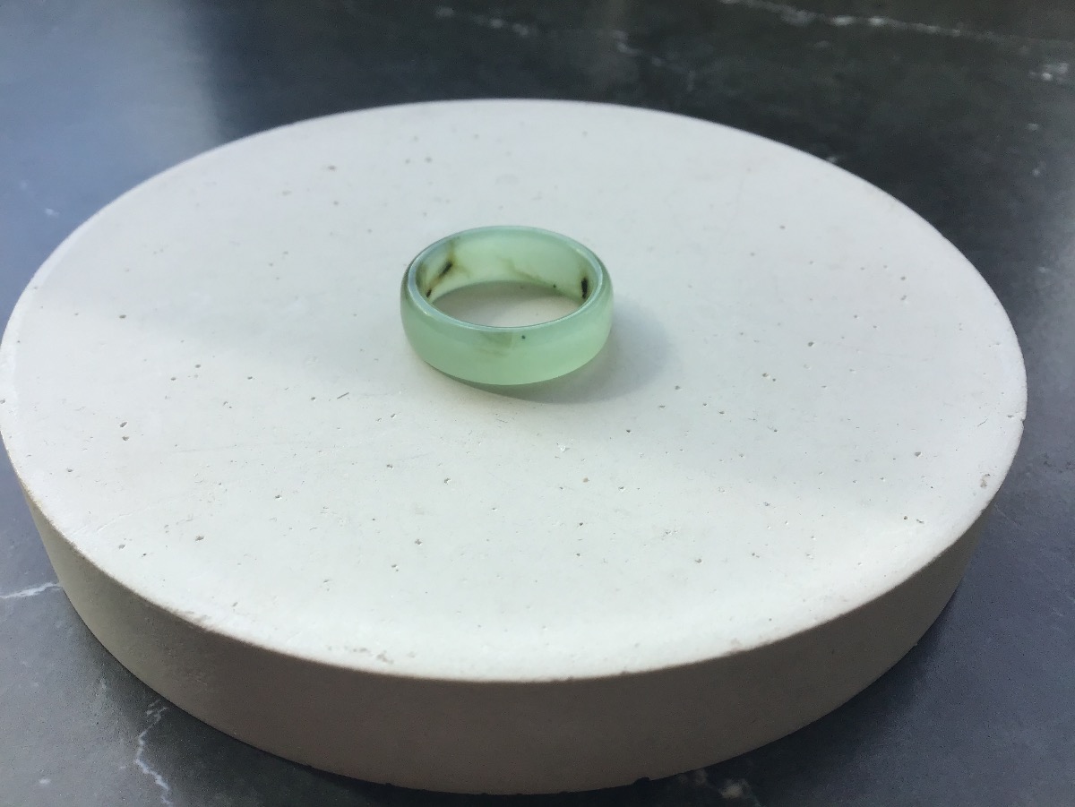 Купить Кольцо из цельного нефрита 16,5 размер от магазина В Мире Самоцветов