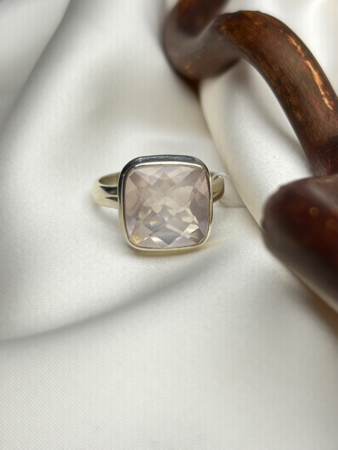 Кольцо из серебра с розовым кварцем в огранке, 18,75 размер U-1548, фото 3