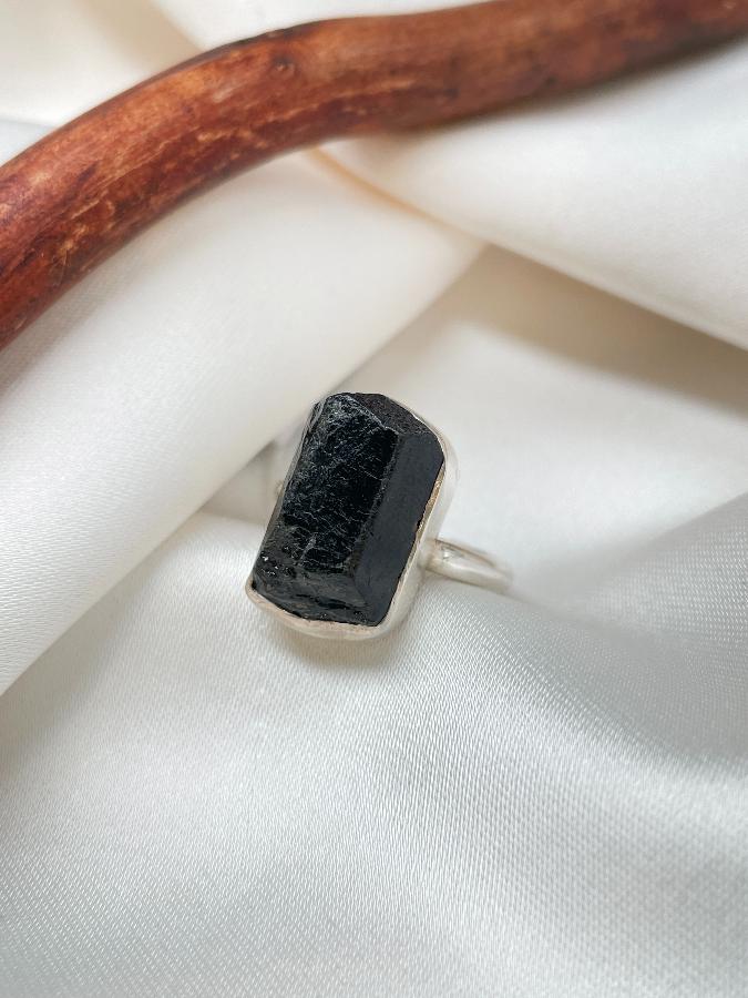 купить Кольцо из серебра с шерлом,16 размер , фото 1