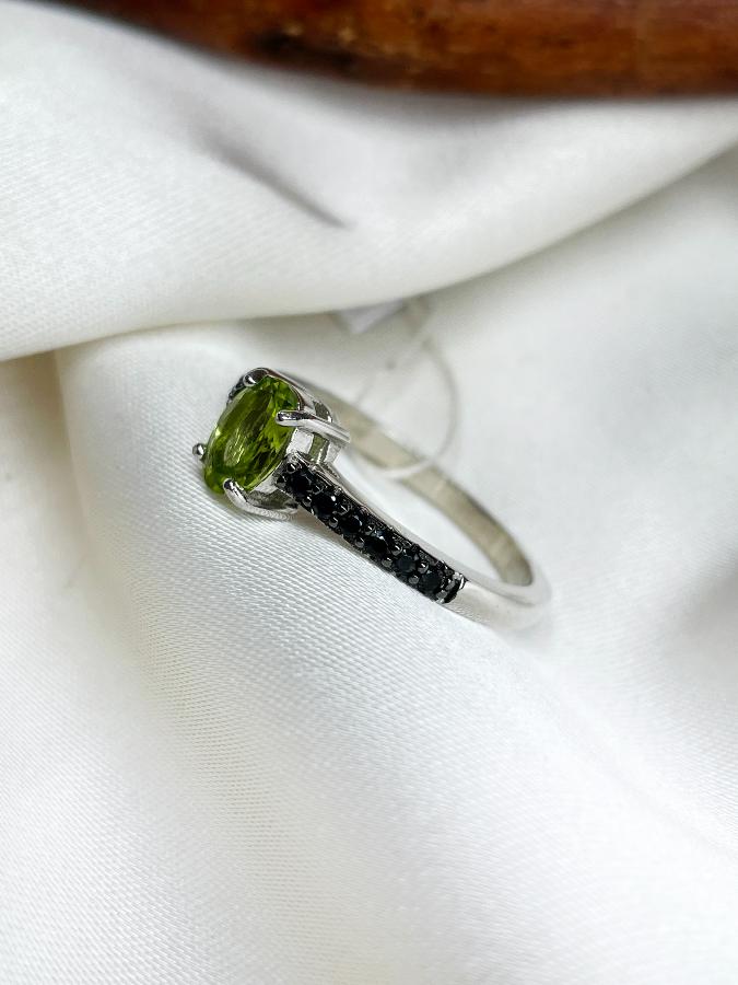 купить Кольцо из серебра с хризолитом и сапфиром,18,5 размер , фото 2