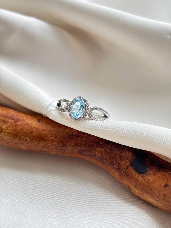 купить Кольцо из серебра с топазом и фианитами  , фото 1