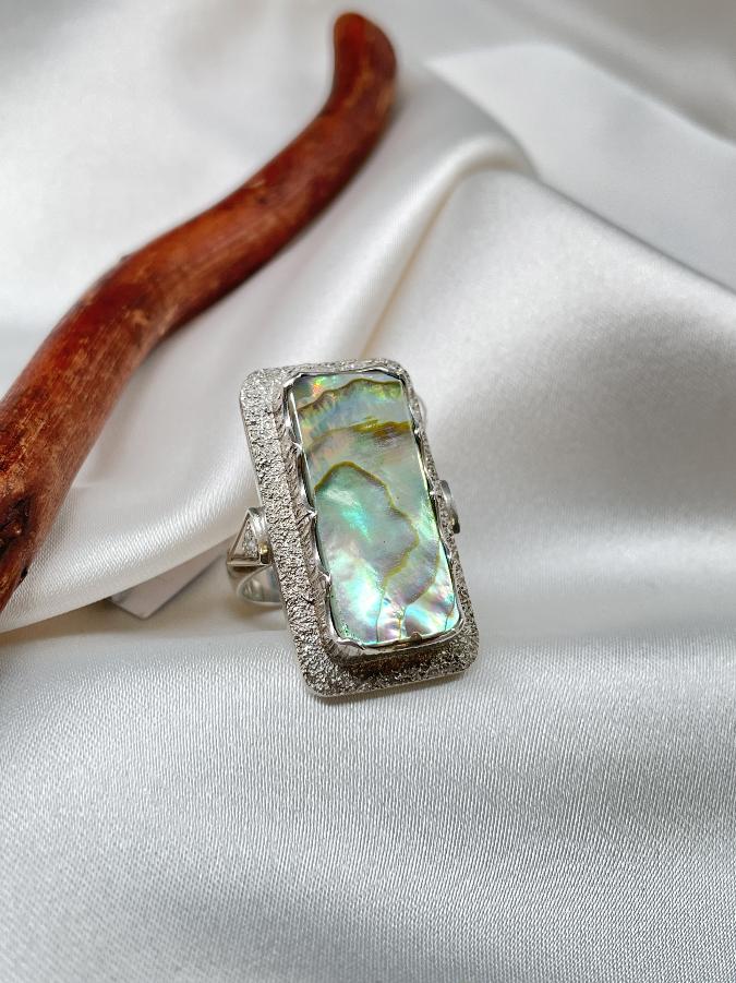 купить Кольцо из серебра с халиотисом, 18 размер  , фото 2