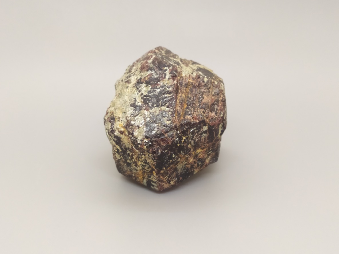 Альмандин (гранат), кристалл 5,6х5,3х6,4 см 2020104, фото 2