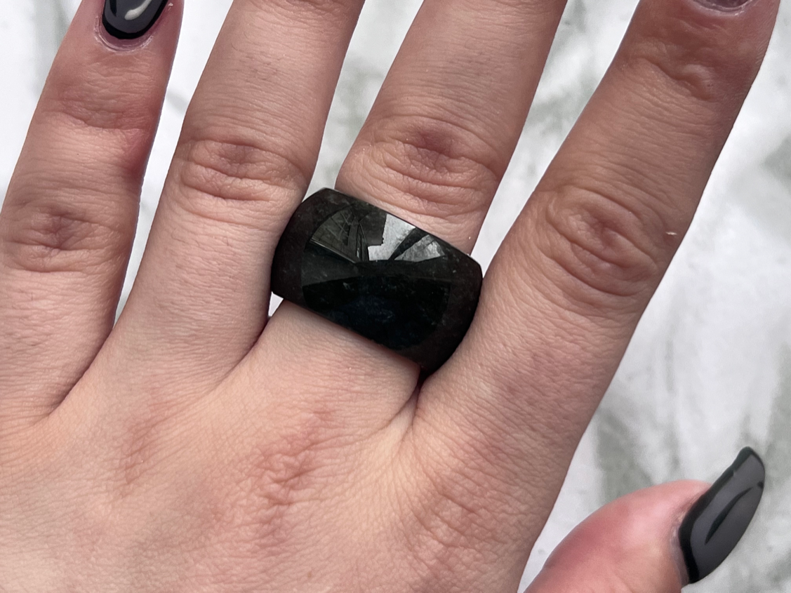Купить Кольцо из чёрного нефрита, 19,5 размер  от магазина В Мире Самоцветов