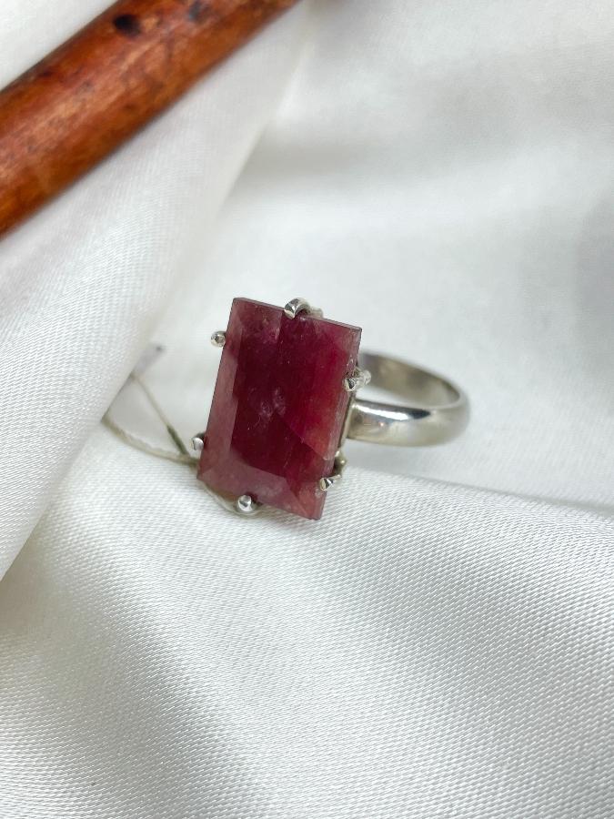купить Кольцо из серебра с рубином (красный корунд), 18,5 размер , фото 1