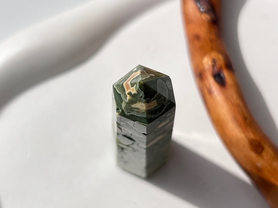 Столбик (обелиск) из риолитовой яшмы, 2,4 х 2,4 х 9,3 см ST-0277, фото 3