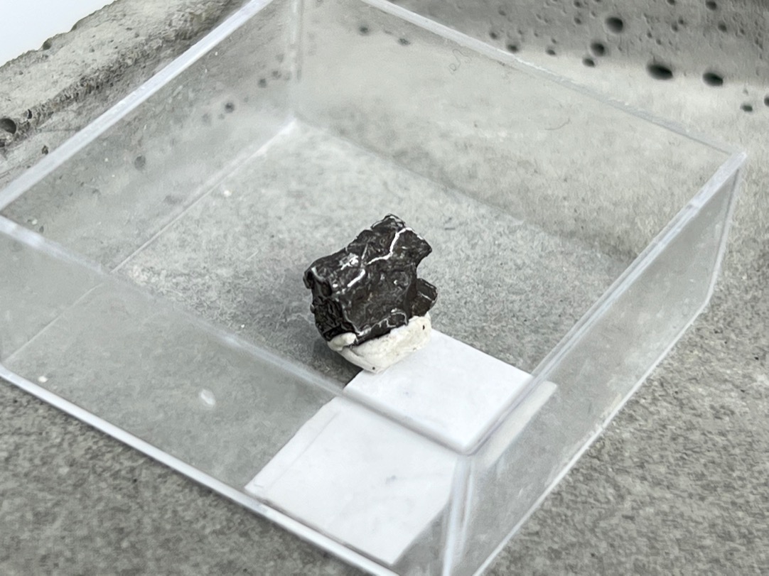 Метеорит Кампо-дель-Сьело в пластиковом боксе MT-0018, фото 1