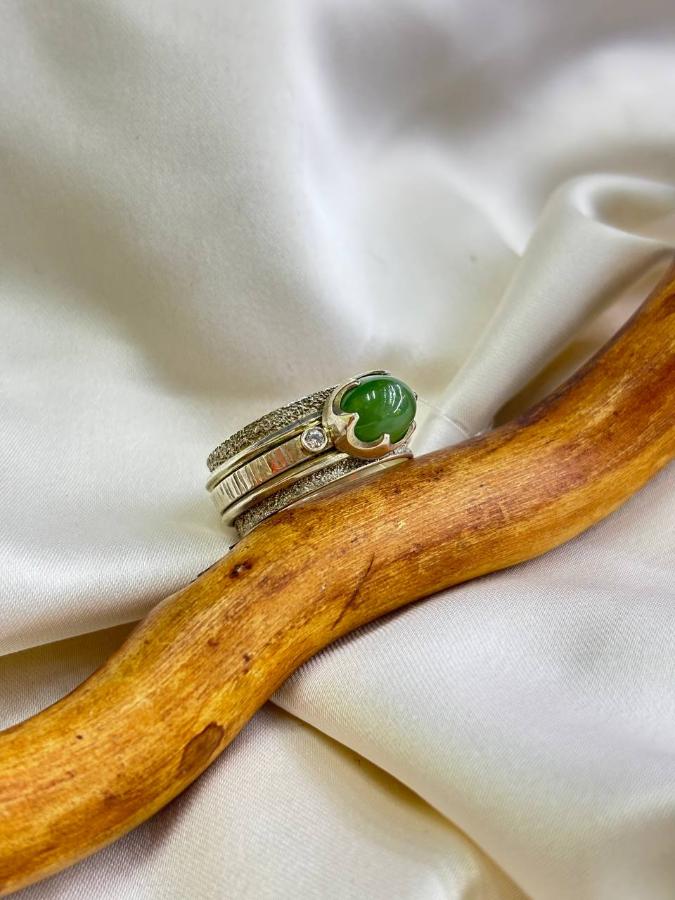купить Кольцо из серебра с нефритом , фото 1