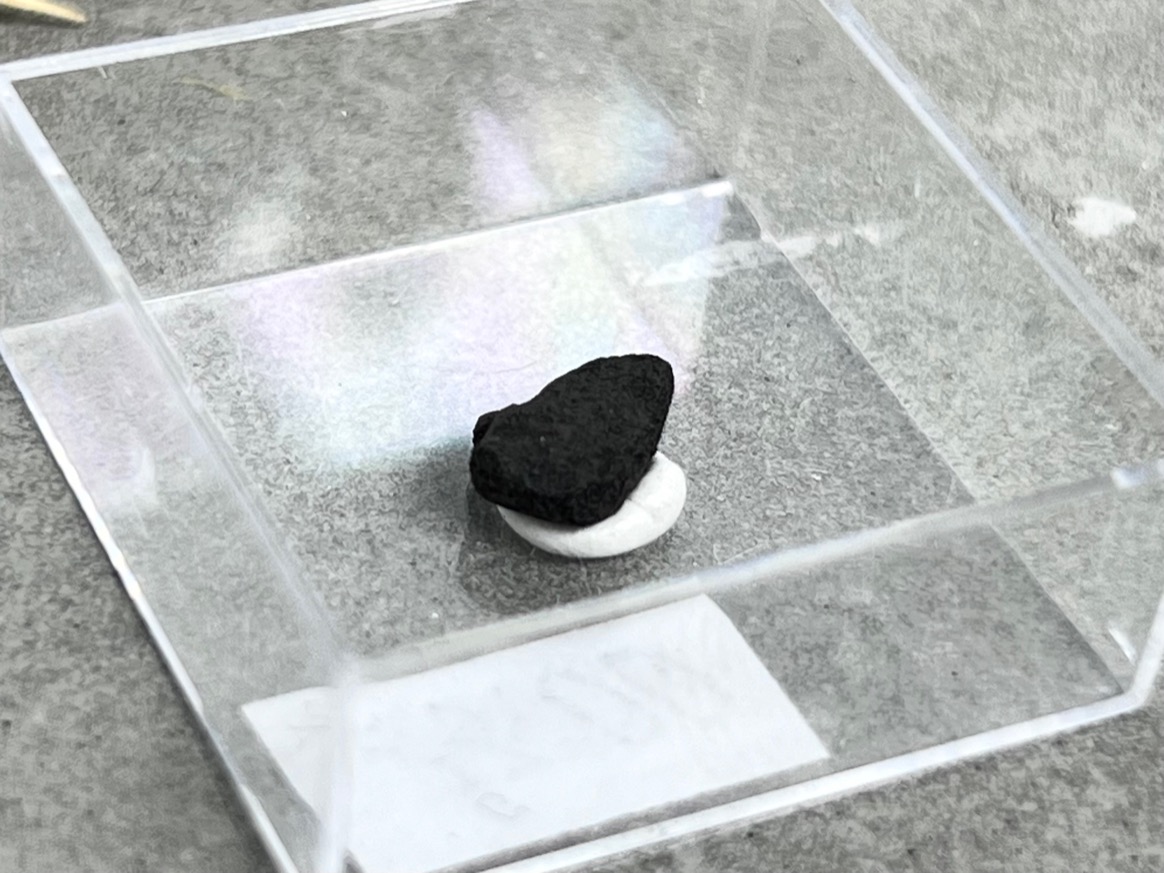Метеорит каменный хондрит в пластиковом боксе MT-0022, фото 4