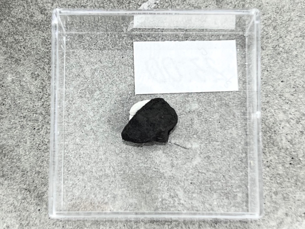 Метеорит каменный хондрит в пластиковом боксе MT-0022, фото 3
