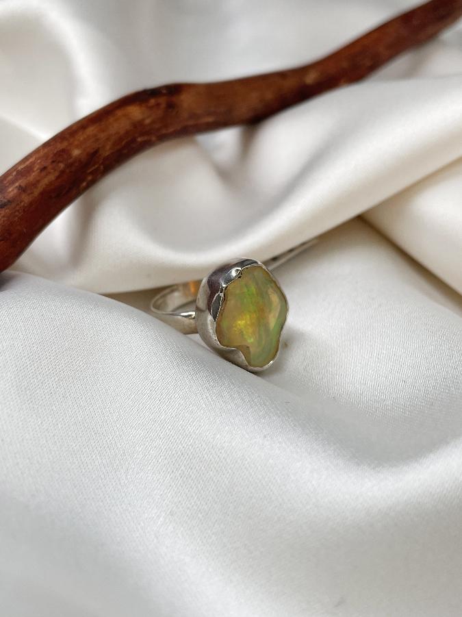 купить Кольцо из серебра с благородным опалом, 16 размер  , фото 4