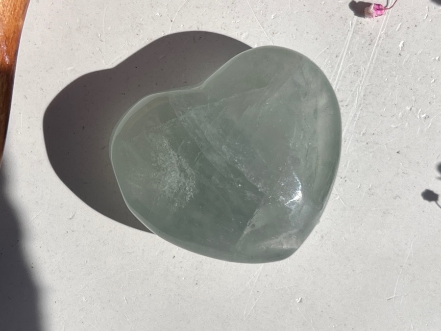 Сердце из флюорита, 1,9 х 3,4 х 4 см SR-0065, фото 1