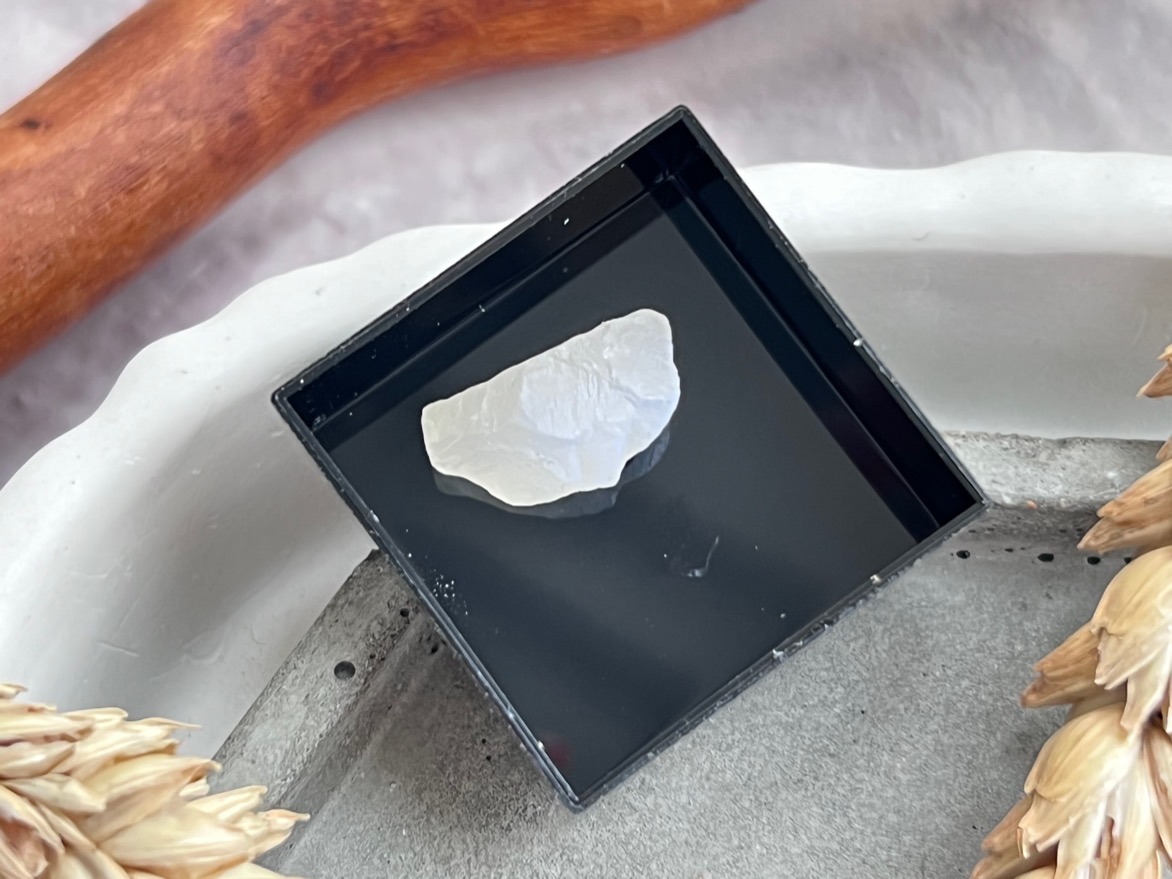 Образец лунного камня в пластиковом боксе OBM-0783, фото 3