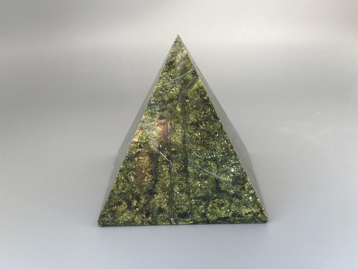 Пирамида из змеевика 9,0х8,0х8,0 см PR-0009, фото 1