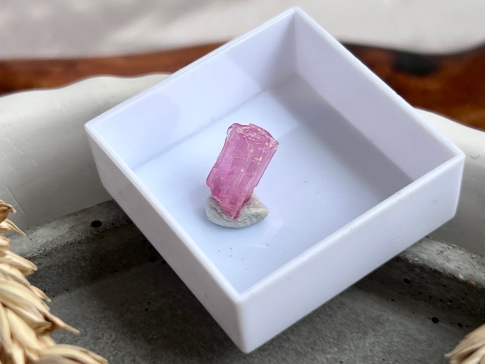 Образец розового турмалина (рубеллит) в пластиковом боксе OBM-0786, фото 4