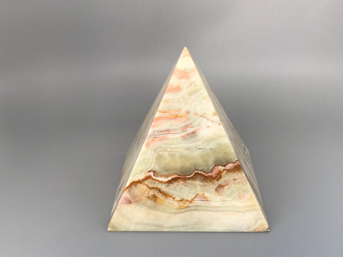 Пирамида из мраморного оникса 10,5х9,5х9,5 см PR-0008, фото 1