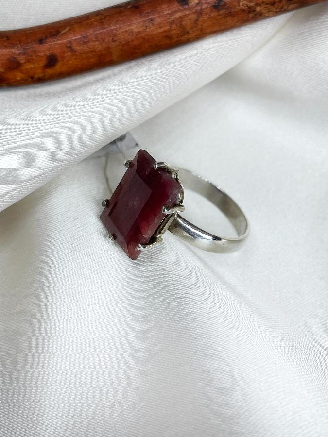 купить Кольцо из серебра с рубином (красный корунд), 18,5 размер , фото 3