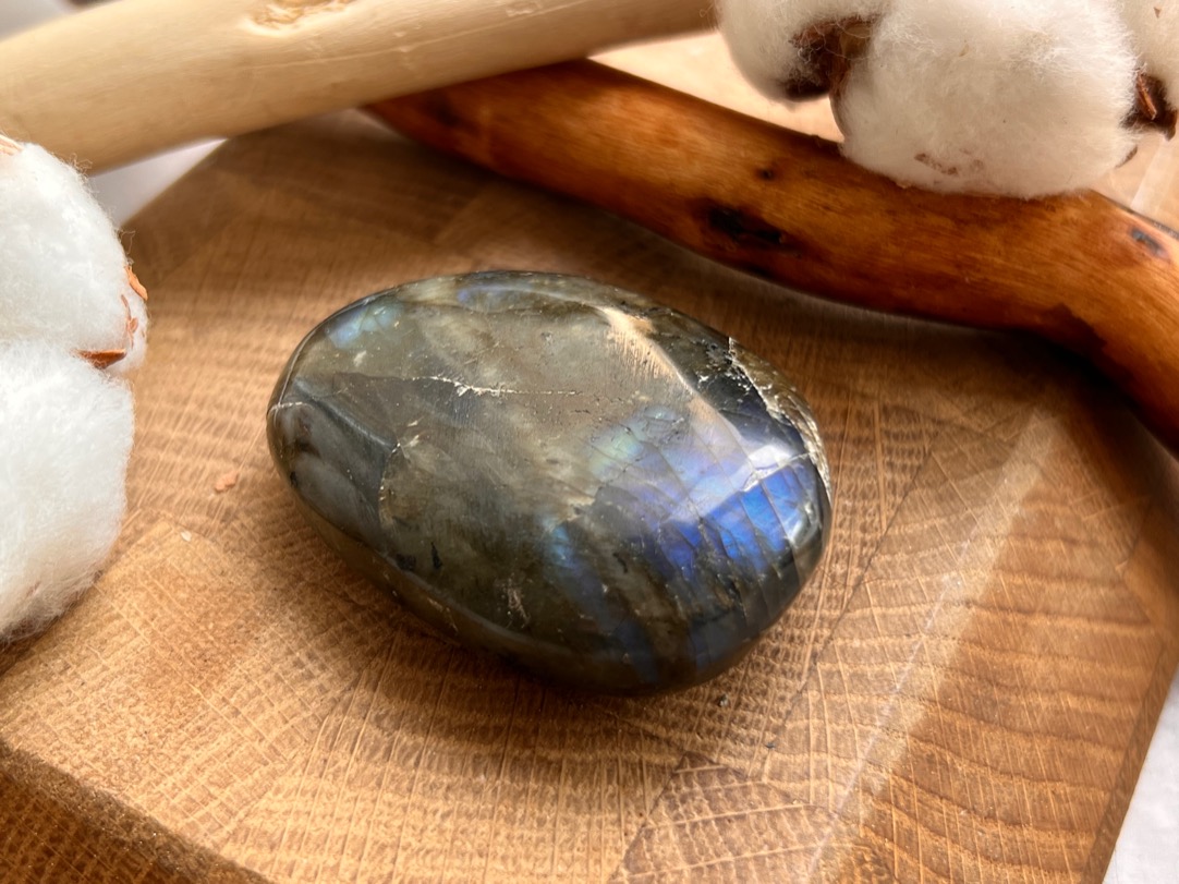 Лунный камень, полировка 1,7 х 3,8 х 5,1 см POL-0252, фото 4