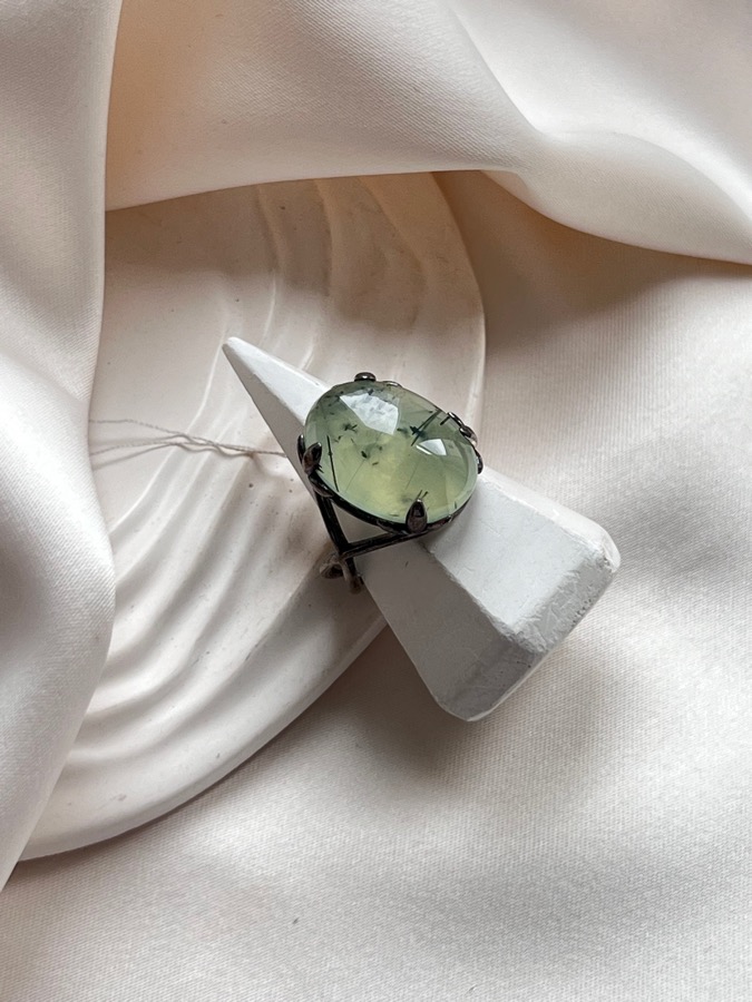 купить Кольцо из серебра с пренитом, 18,5 размер , фото 2