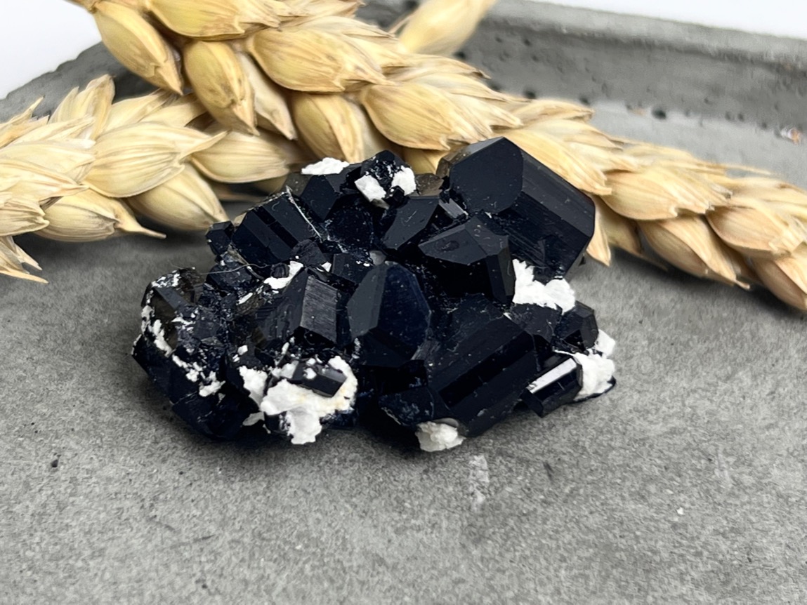 Шерл (чёрный турмалин), 3,6 х 2,4 х 1,7 см OBM-0486, фото 1