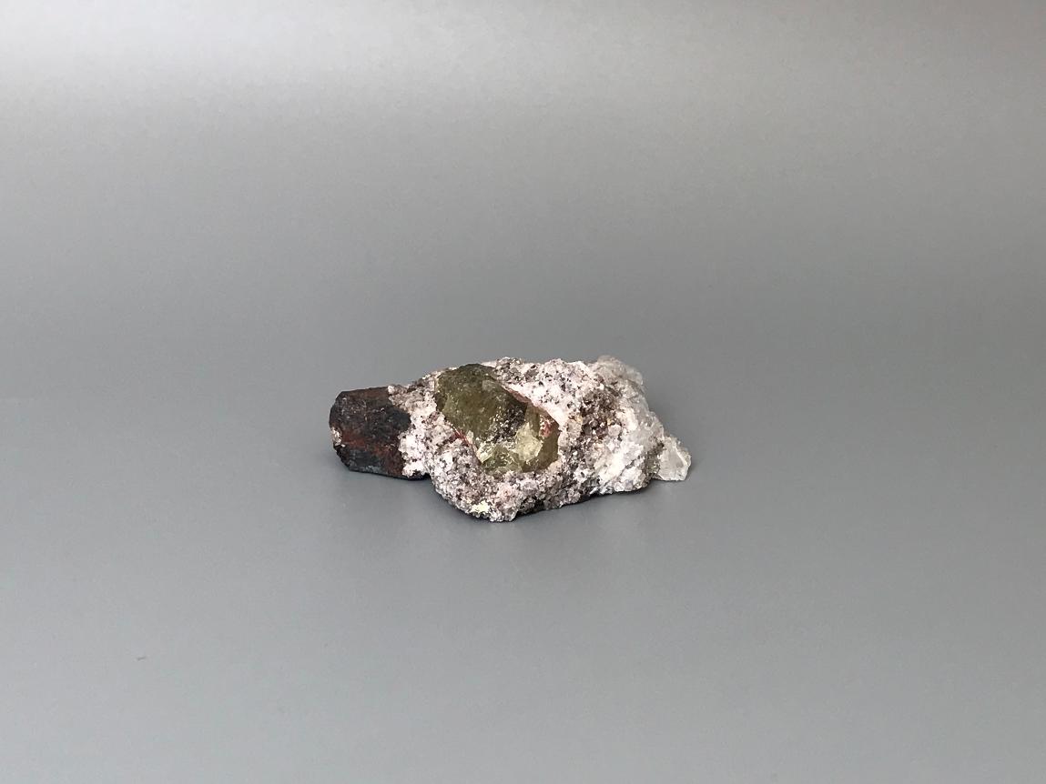 Апатит кристалла с халцедон,галенит 5,0х4,3х1,9 см OBM-0042, фото 3