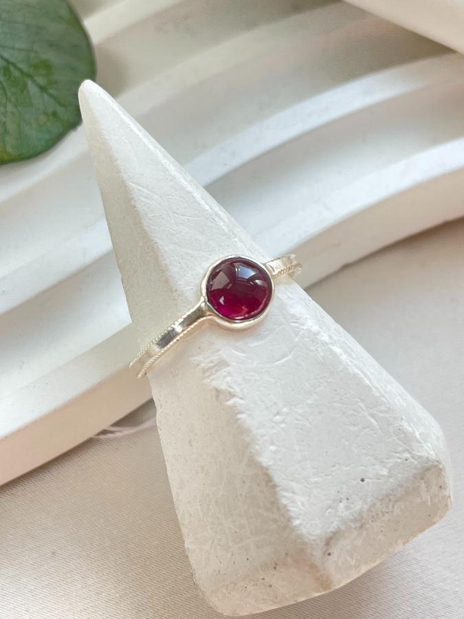 купить Кольцо из серебра с гранатом, 16,5 размер , фото 1