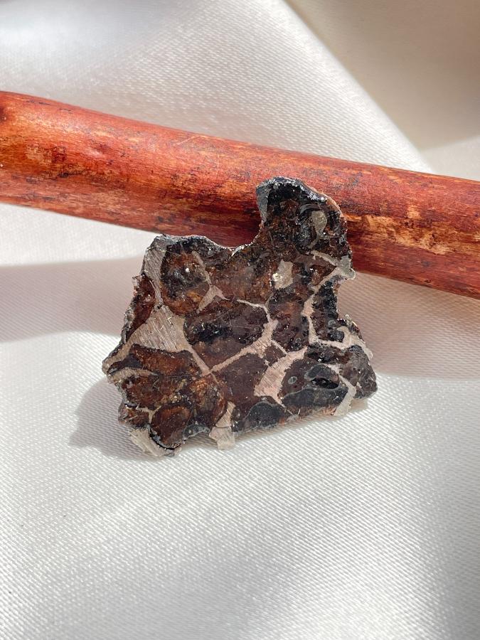 Метеорит, 2 х 2,2 х 0,4 см MT-0052, фото 3