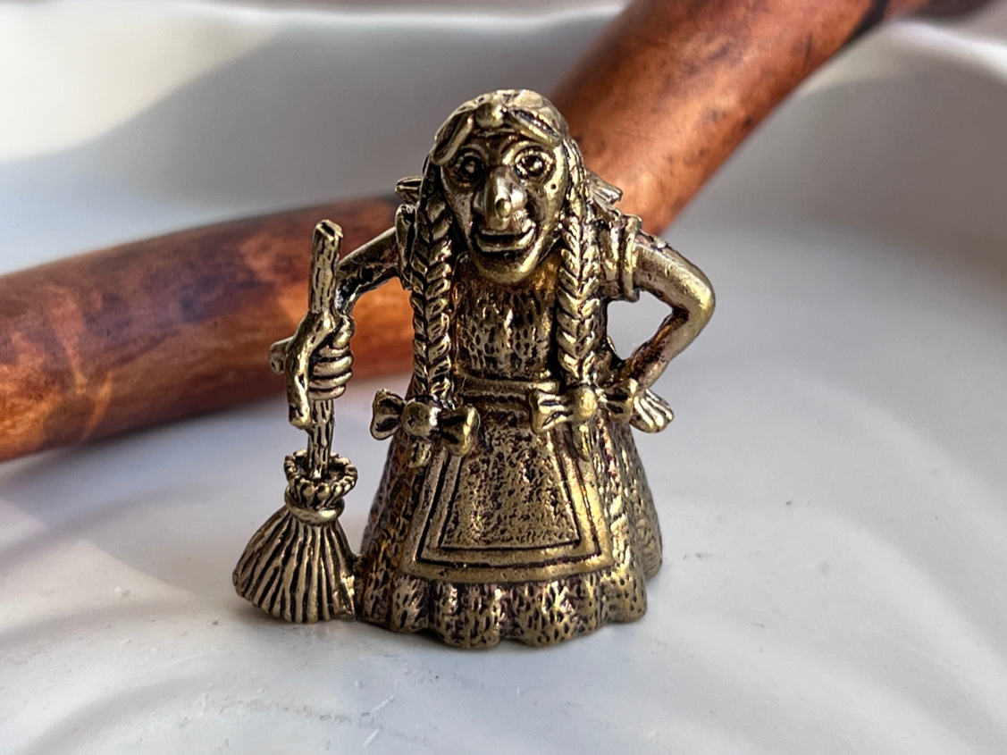 Колокольчик в виде бабы Яги из бронзы  FGB-0108, фото 3