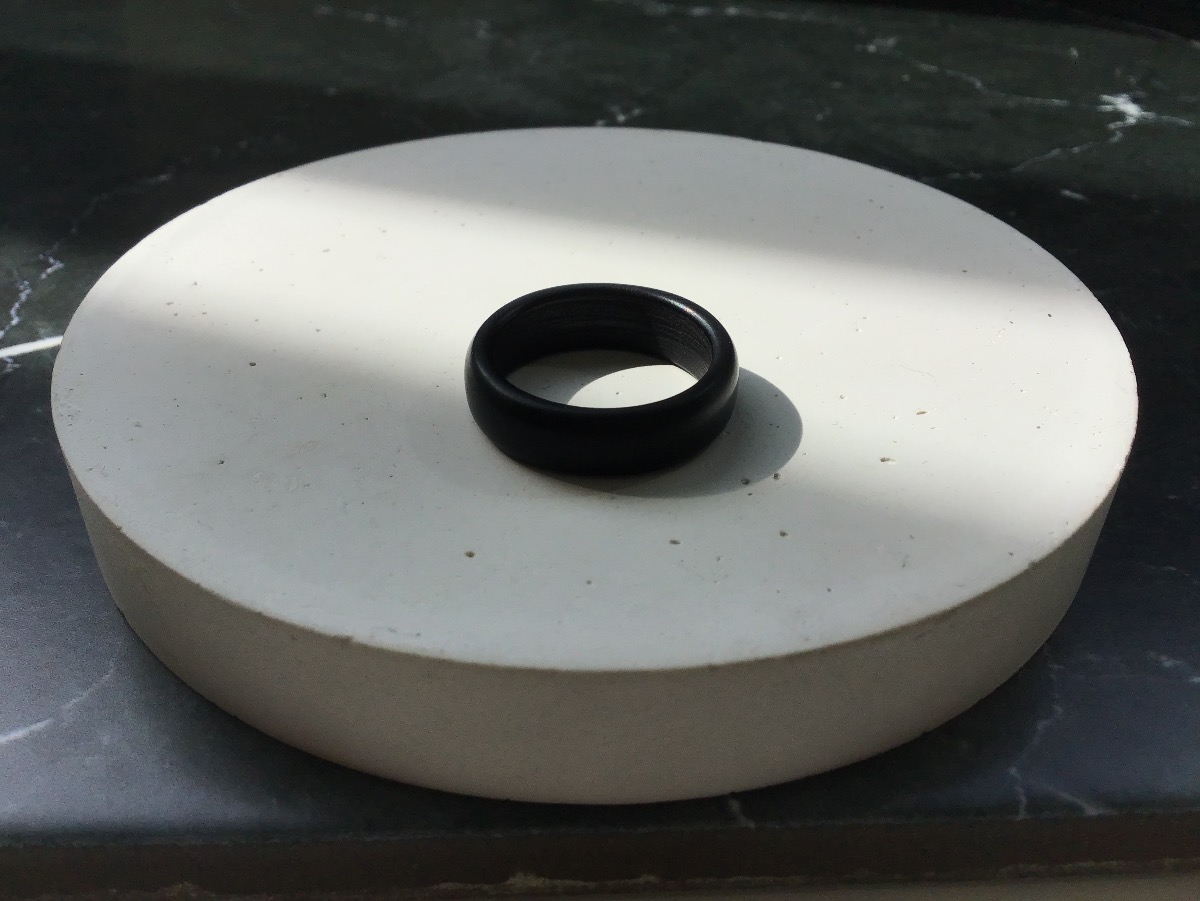 Купить Кольцо из цельного гагата 16,5 размер от магазина В Мире Самоцветов