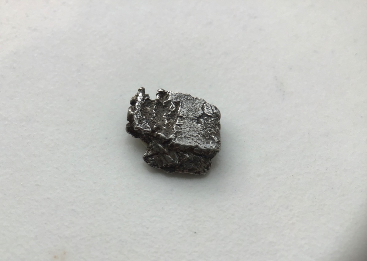 Метеорит Кампо-дель-Сьело 0,9 х 1,0 х 0,2 см MT-0010, фото 1
