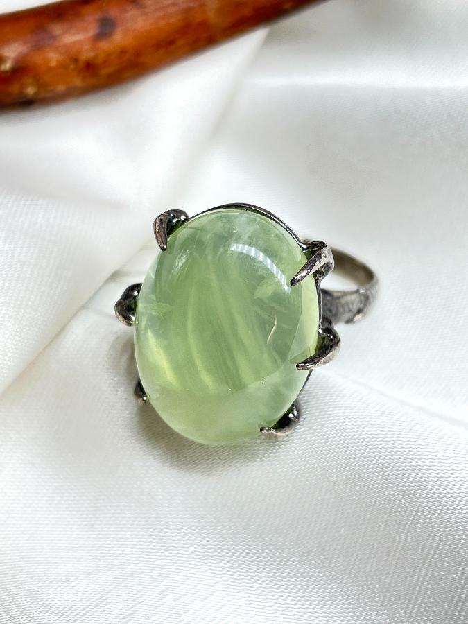 купить Кольцо из серебра с пренитом,19 размер , фото 1