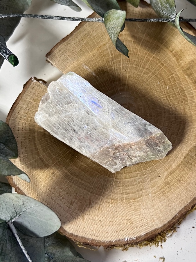 Беломорит (лунный камень), полированный срез 2,1 х 3,1 х 6,3 см SK-0135, фото 2