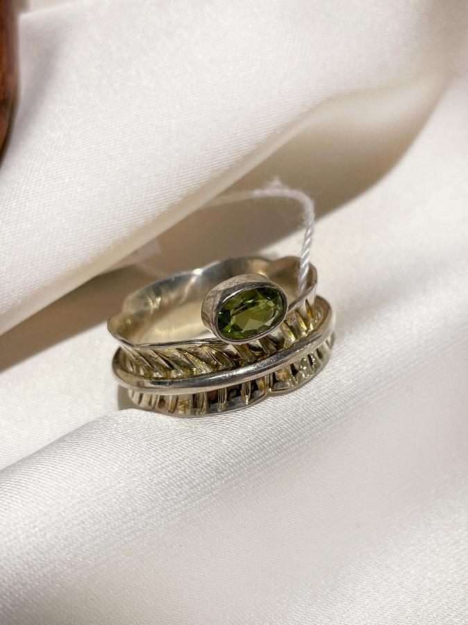 купить Кольцо из серебра с хризолитом,19,8 размер , фото 3