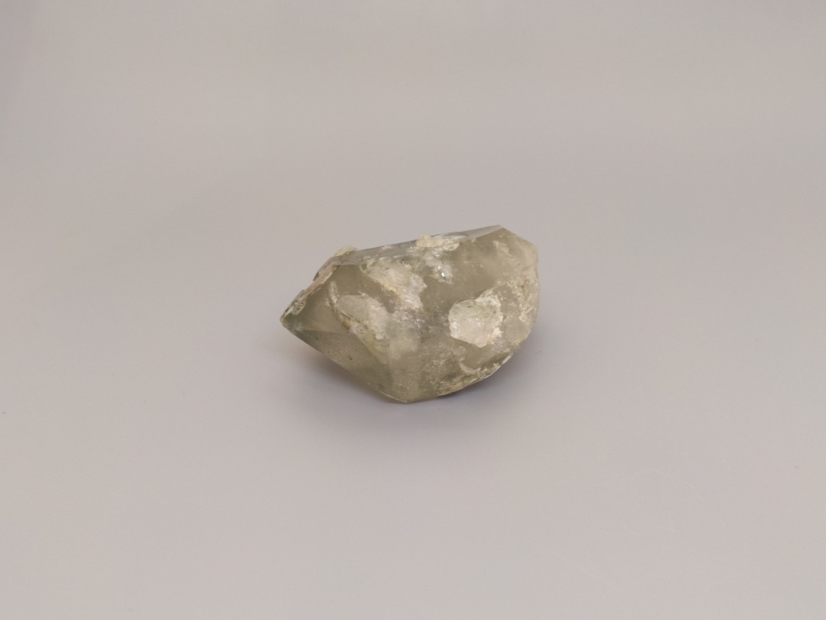 Кварц с актинолитом, кристалл 3,1х3,3х5,9 см 2020039, фото 3
