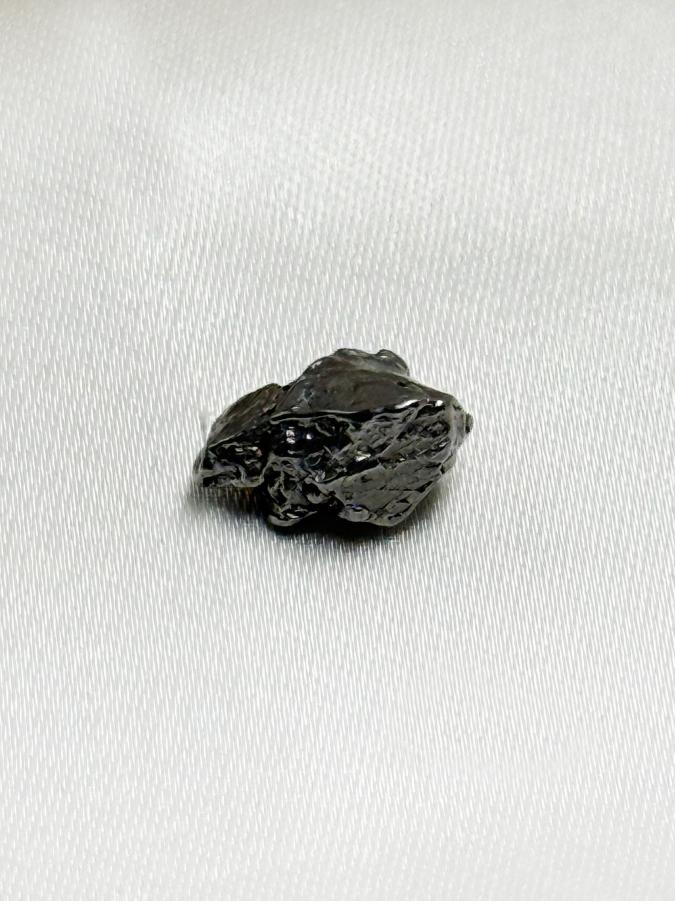 Метеорит, 1 х 0,7 х 0,5 см MT-0061, фото 1